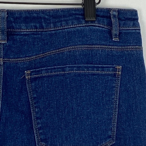 Reitmans Jeans Medium Wash 10 Petite - Picture 4 of 8